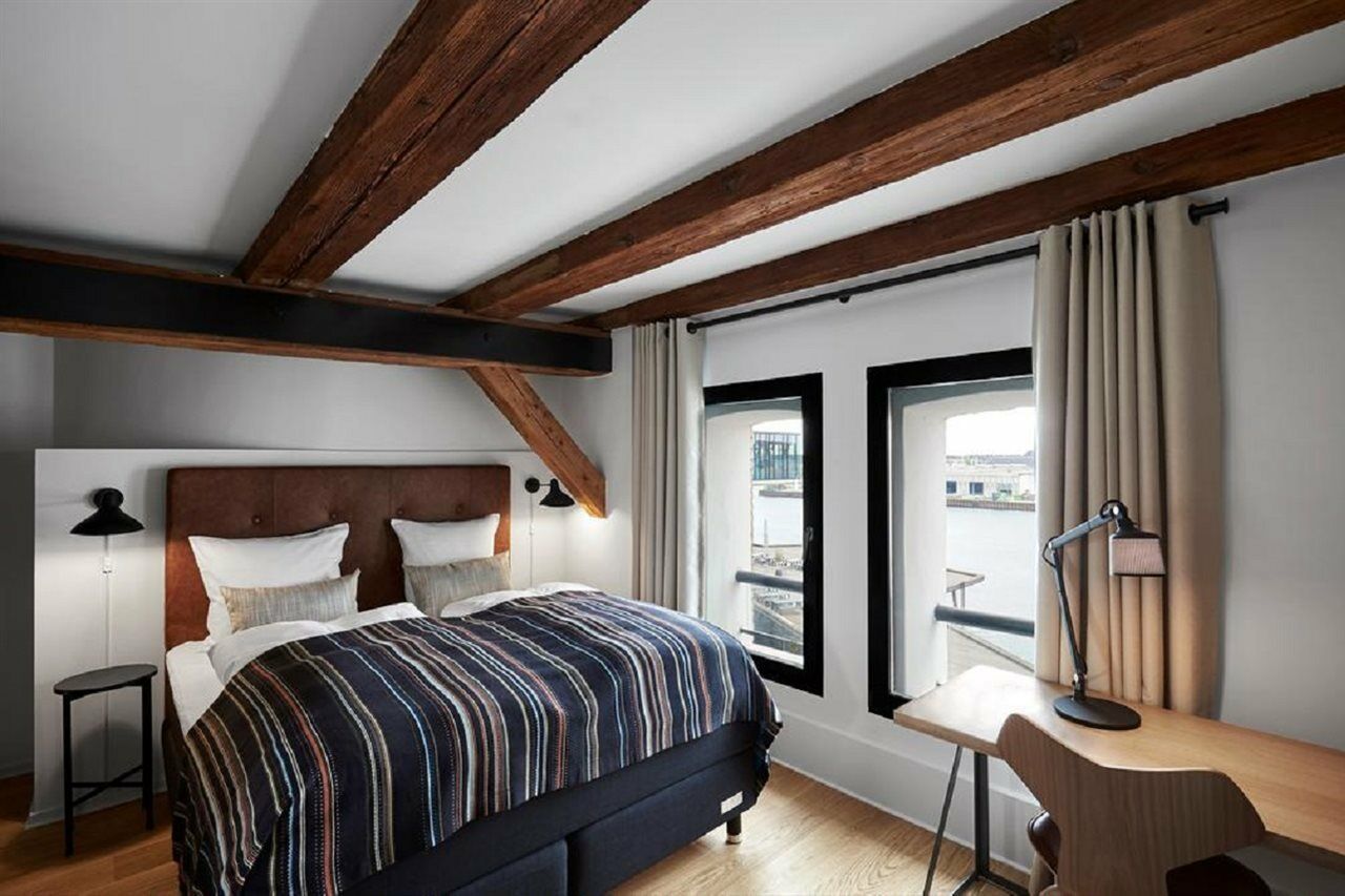 71 Nyhavn Hotel Copenaghen Esterno foto A room at the hotel